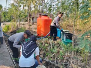 Polres Ponorogo Hadir Bawa Harapan Saat Kemarau Panjang, Salurkan 16 Ribu Liter Air Bersih untuk Warga Karangpatihan